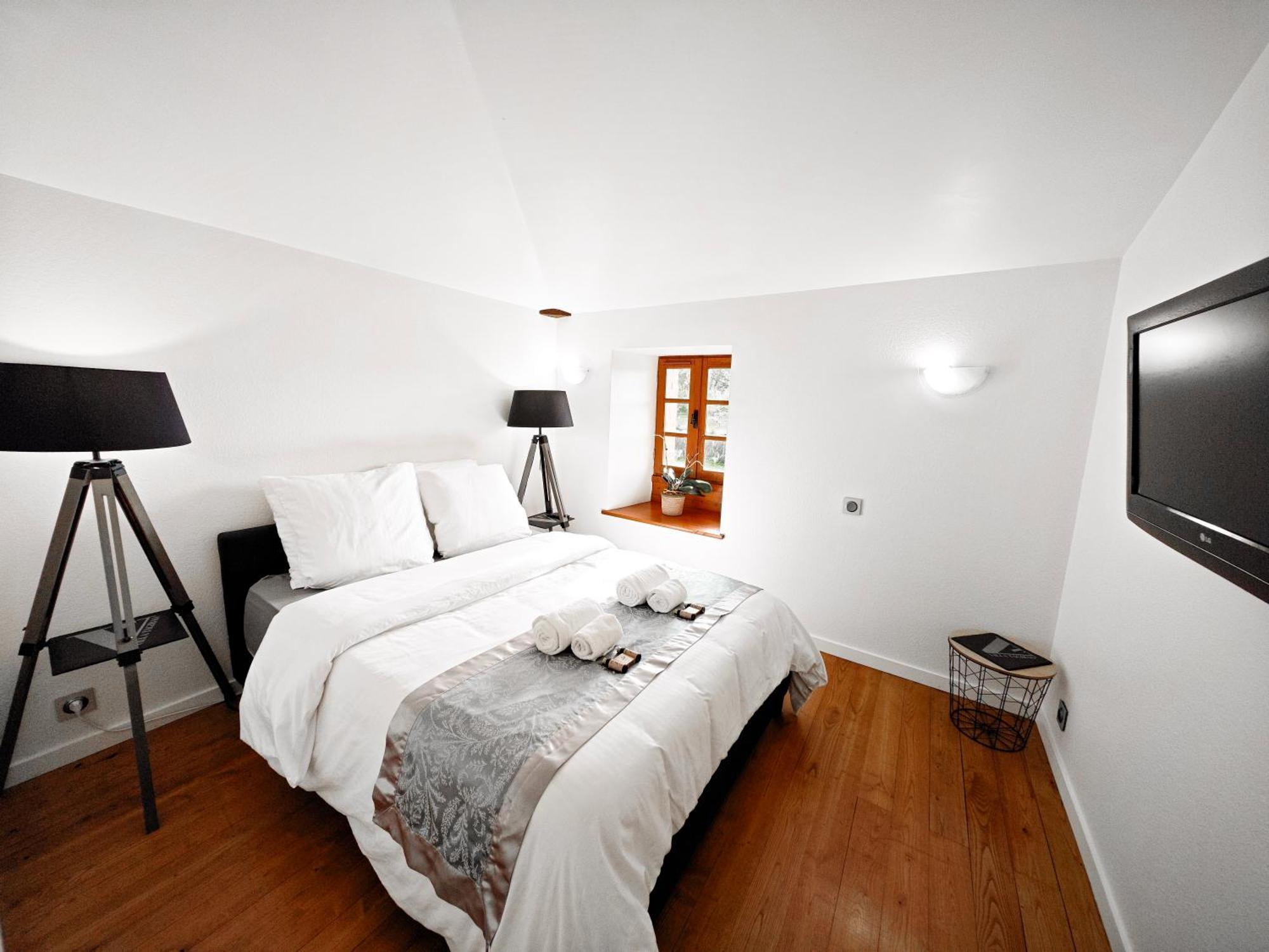 Villa Tagibao Avec Piscine Chauffee Et Spa Lesterps Luaran gambar