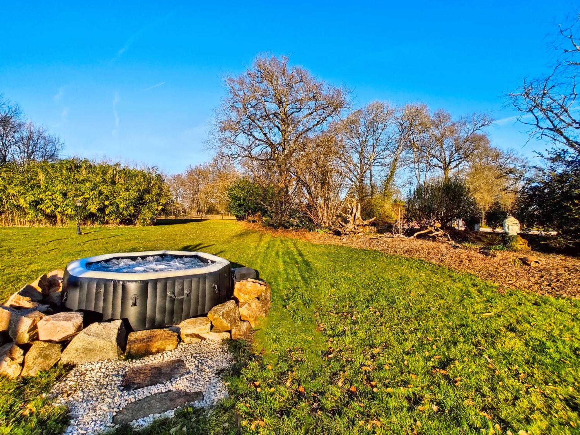 Villa Tagibao Avec Piscine Chauffee Et Spa Lesterps Luaran gambar