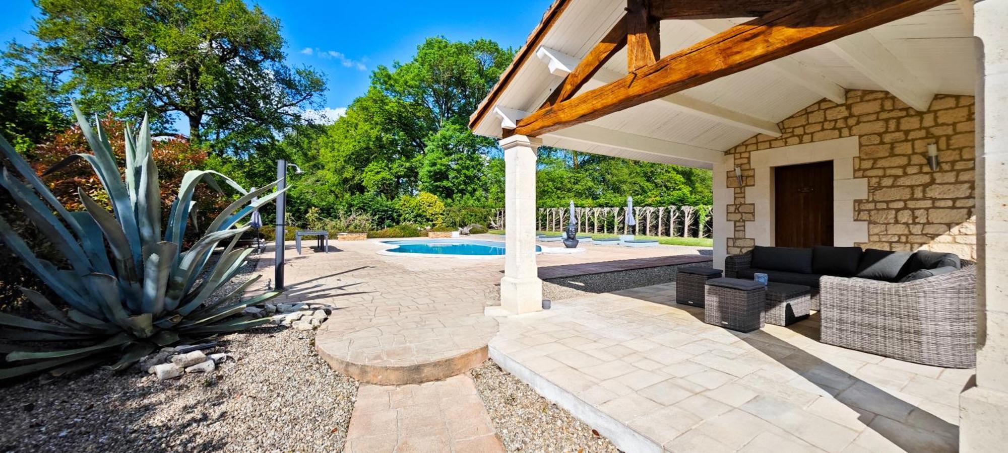 Villa Tagibao Avec Piscine Chauffee Et Spa Lesterps Luaran gambar