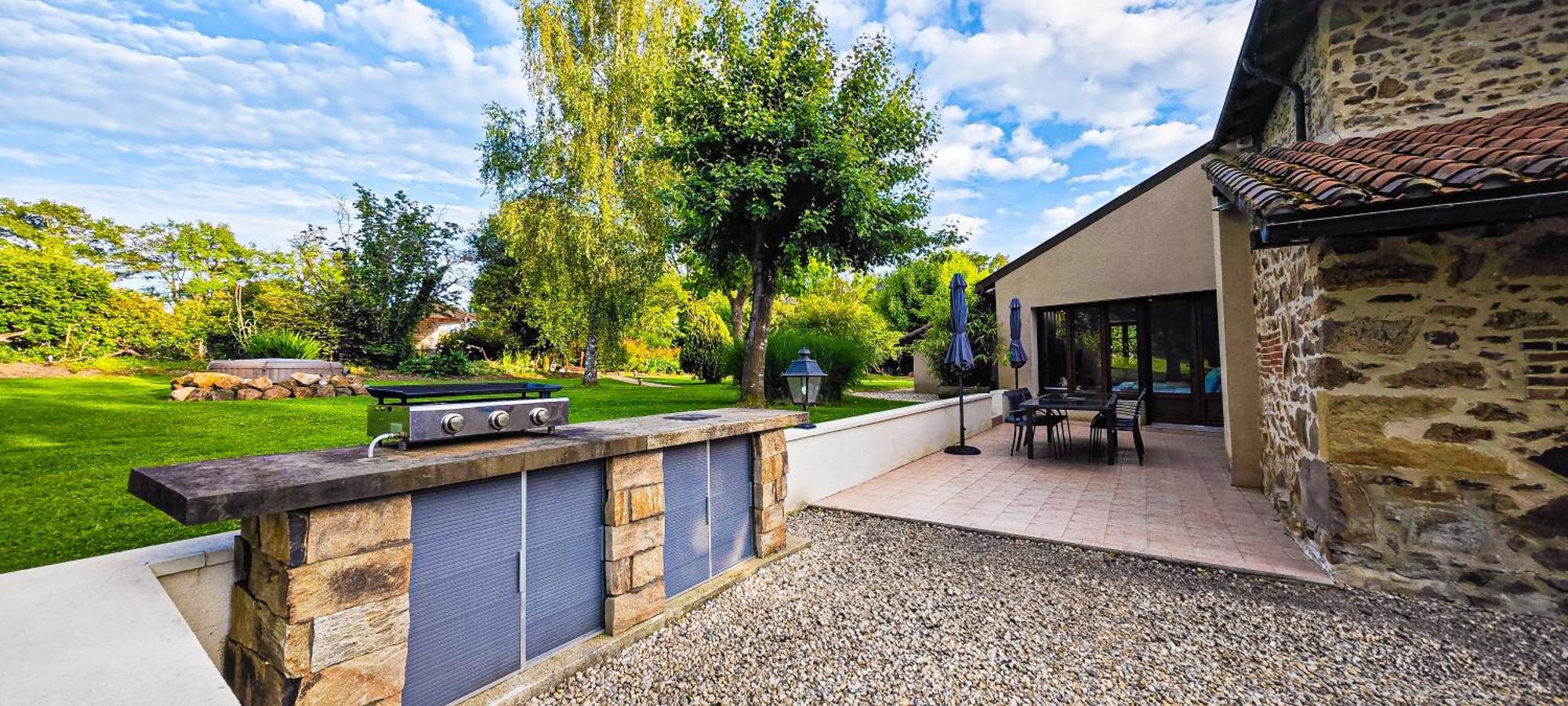 Villa Tagibao Avec Piscine Chauffee Et Spa Lesterps Luaran gambar