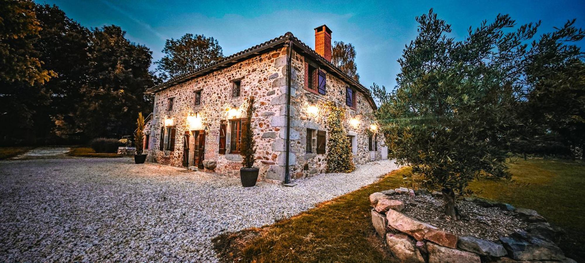 Villa Tagibao Avec Piscine Chauffee Et Spa Lesterps Luaran gambar